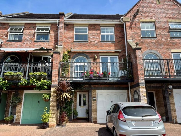 Collett Way, Priorslee